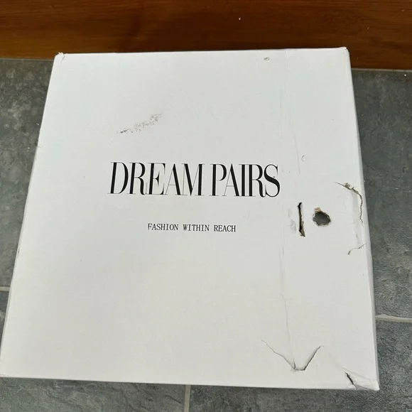 Elegant Black Quilted Knee-High Boots - Picture 2 of 3